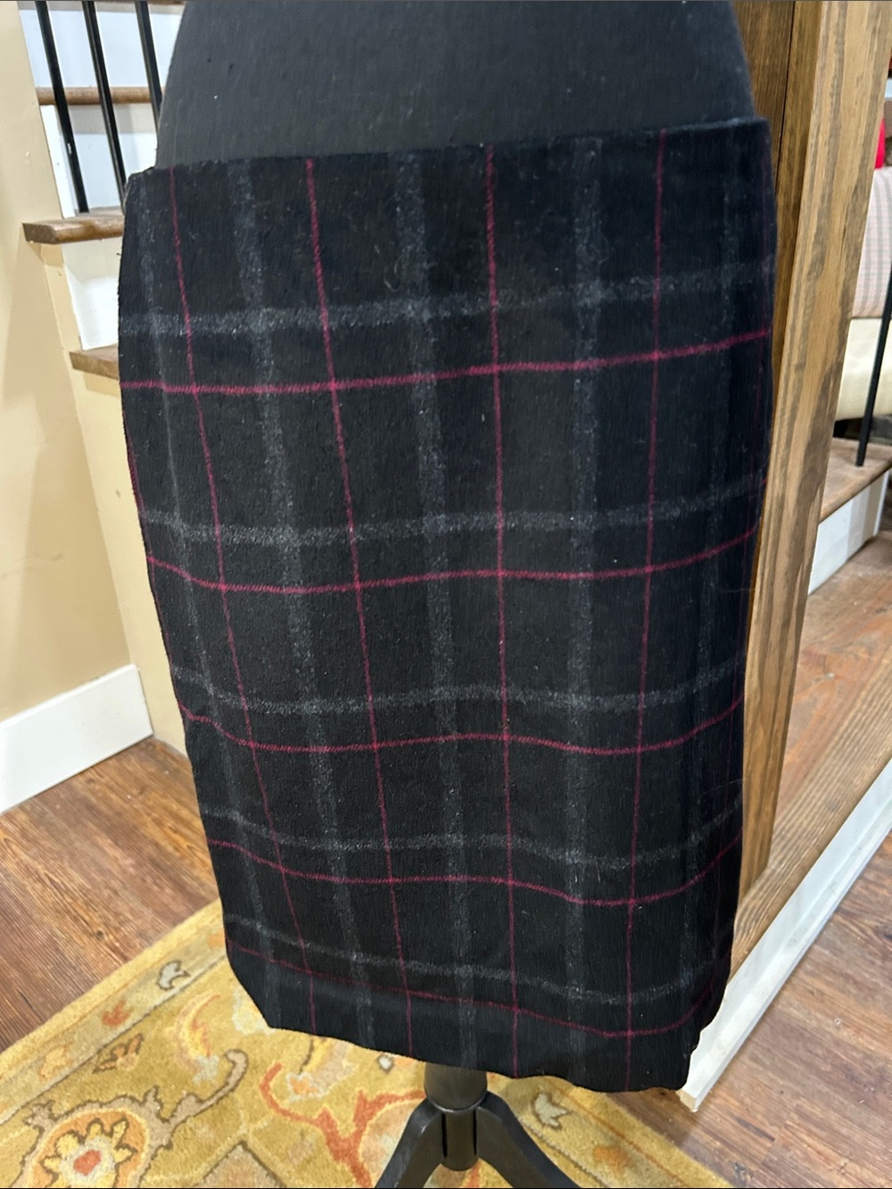 Talbots  10 Black Pencil wool blend Skirt with red and gray Windowpane Plaid